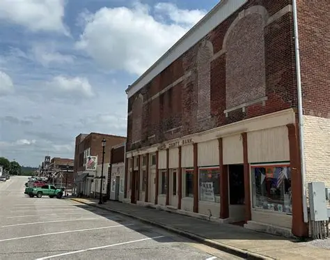 Shoals, IN
