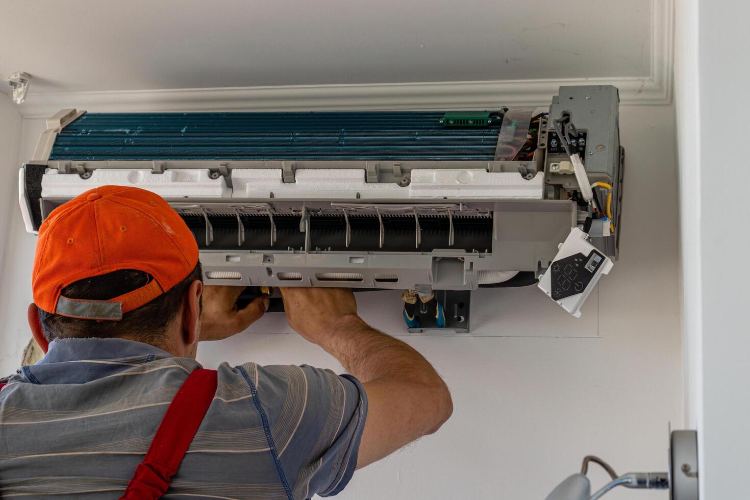 installing-an-air-conditioner-in-an-apartment